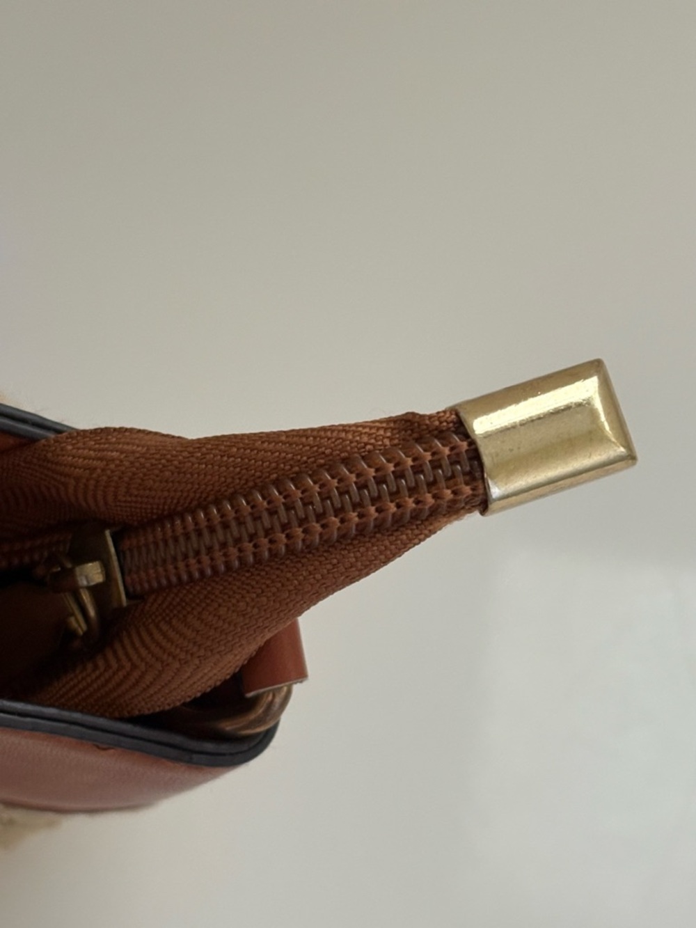 Faux Leather & Woven Straw Small HandBag Brown & Cream, zipper closure No strap - Picture 4 of 10